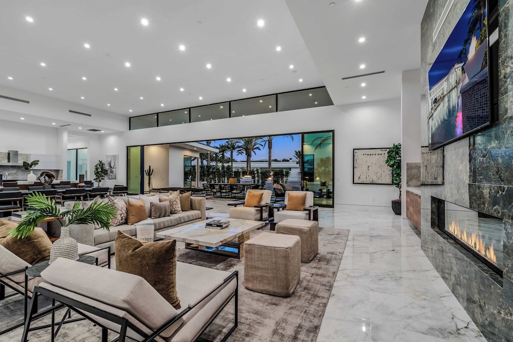 Sleeps 54 3 Luxury Villas w/ Pool + Spa, Pickleball Bravo by Avantstay