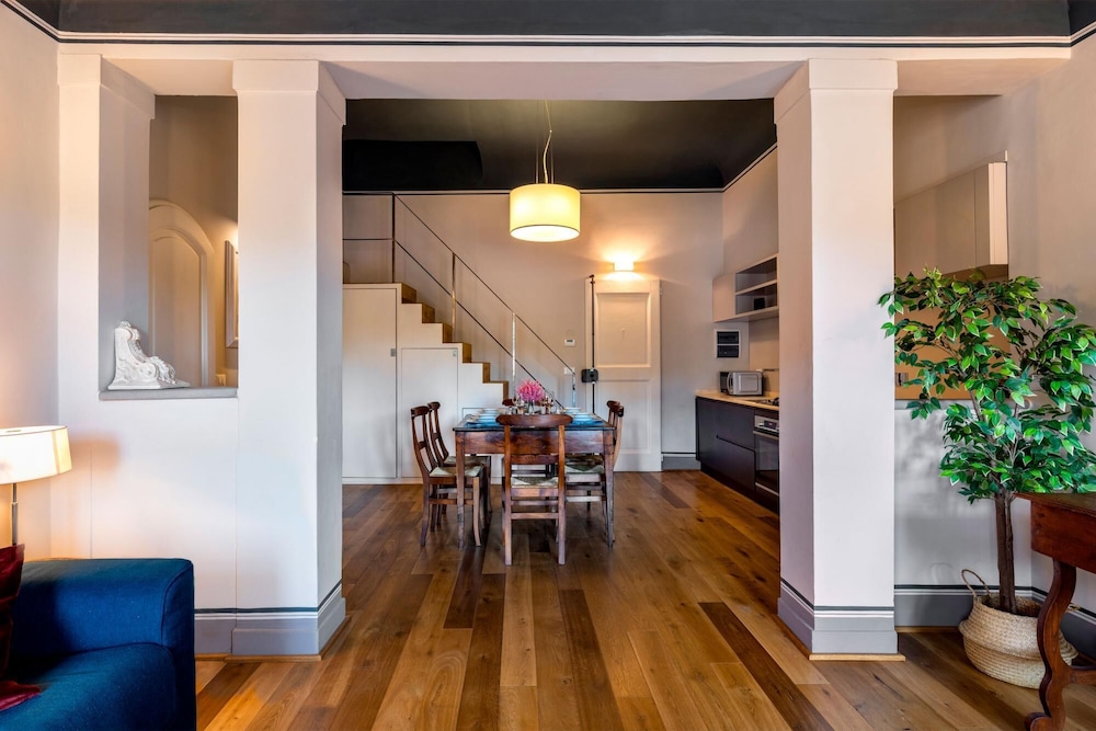 Impressive 4 Bedroom Apartment in Front of Pitti Palace Piazza Pitti I