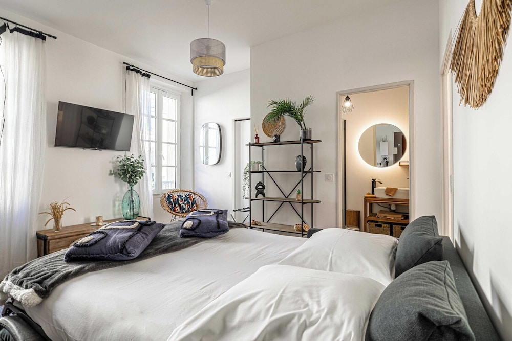 Sublime 2 Bedroom Apart.- Cannes Residential Area view 2