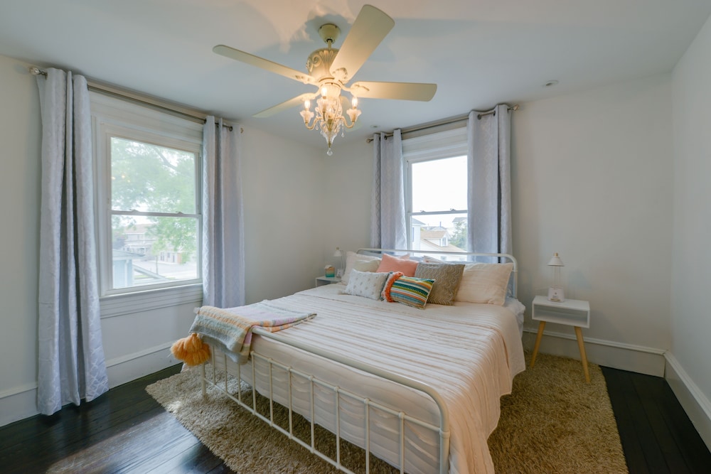 North Wildwood Home w/ Porch ~ 3 Blocks to Beach! view 4