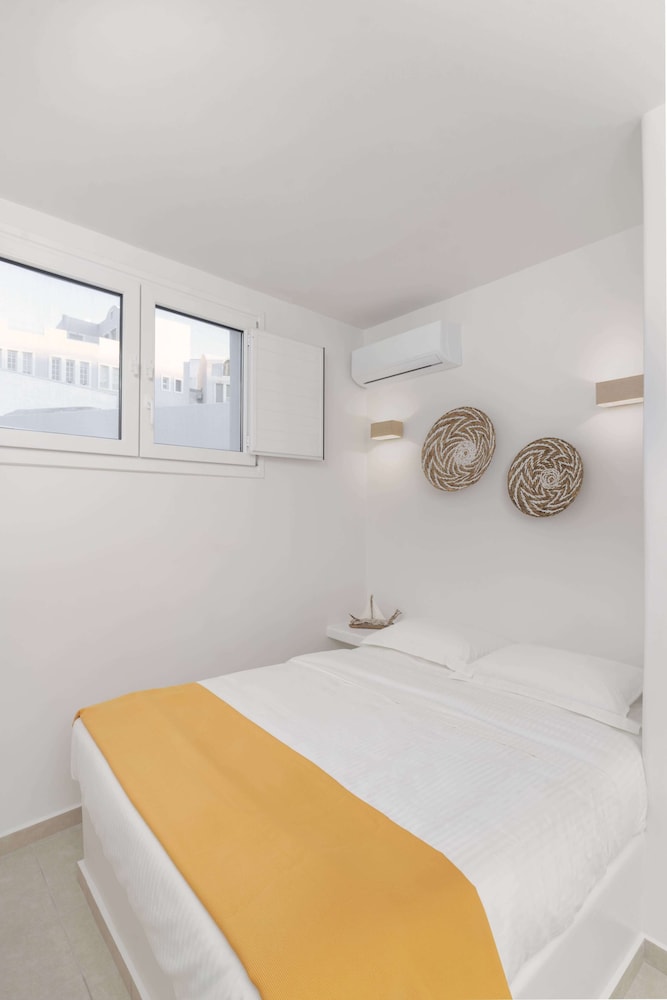 Thallos Cave House and Apartments view 2