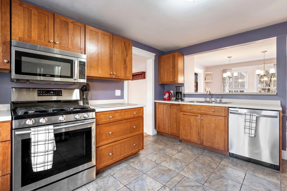 Ogunquit Village 4BR Walk to Beach, Dining & Town Center