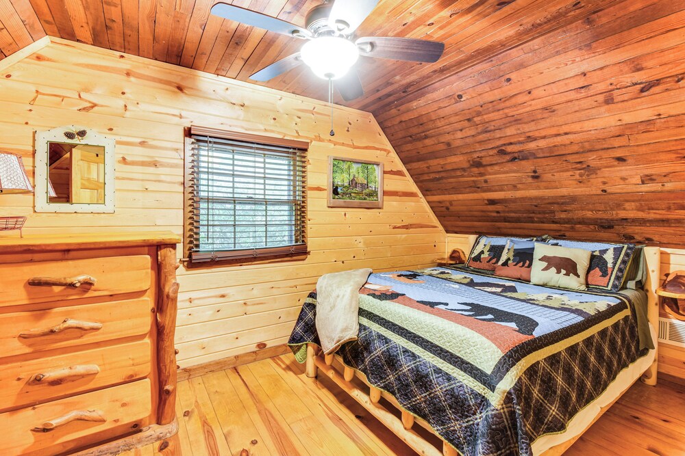 5 Mi to Unicoi State Park & Lake: Hot Tub Haven!