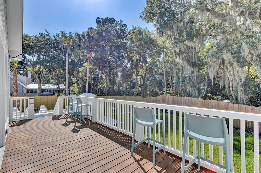 Southern Oasis by Avantstay 0 5mi Walk to the Beach Pool Patio Large Yard