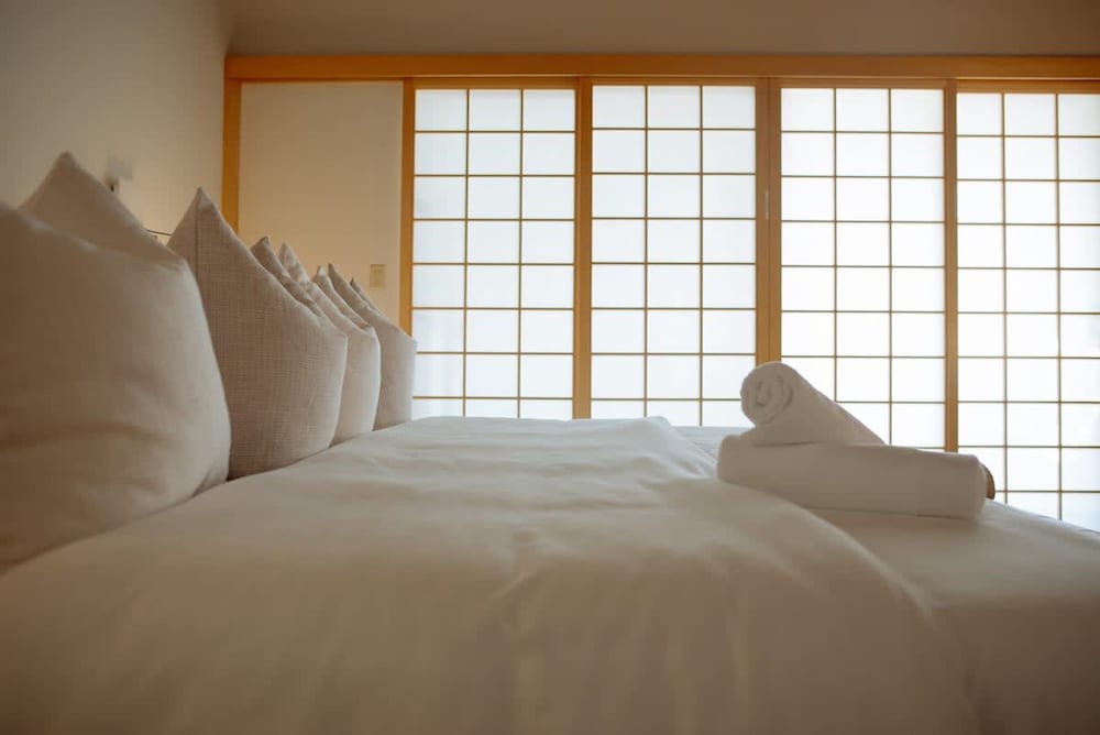 Zen Mountain Getaway w a Pool Hot Tub 5 Beds