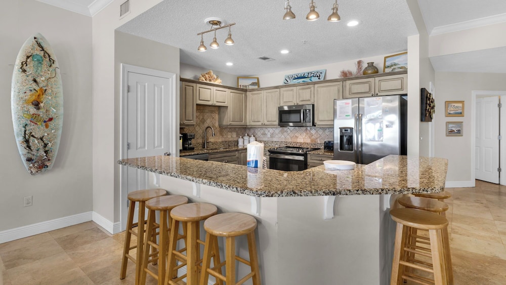 Legacy 303: Beachfront Retreat on 30a!