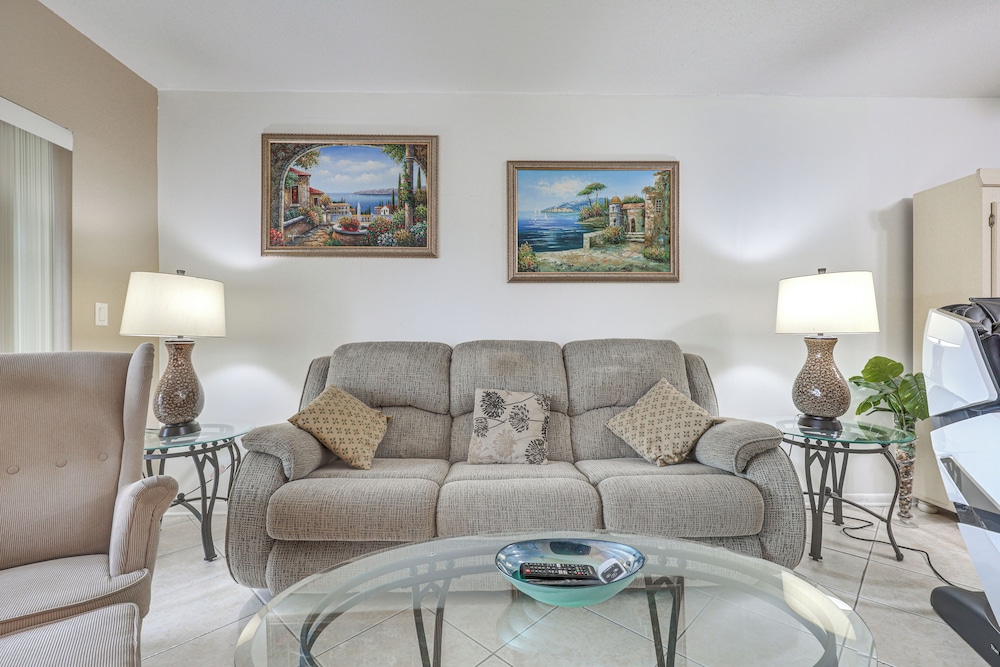8 Mi to Dtwn Fort Lauderdale: Condo w/ Pool Access