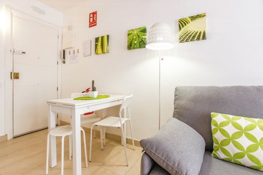 Cuban Green Terrace Apart -1st Floor-center