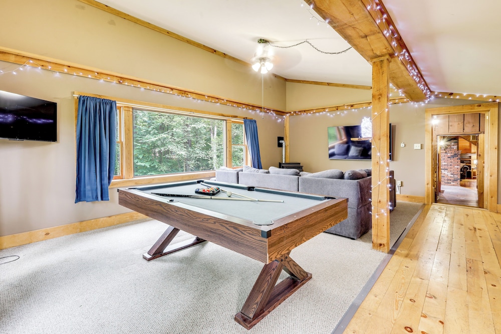 7 Mi to Glens Falls: Peaceful Retreat w/ Game Room