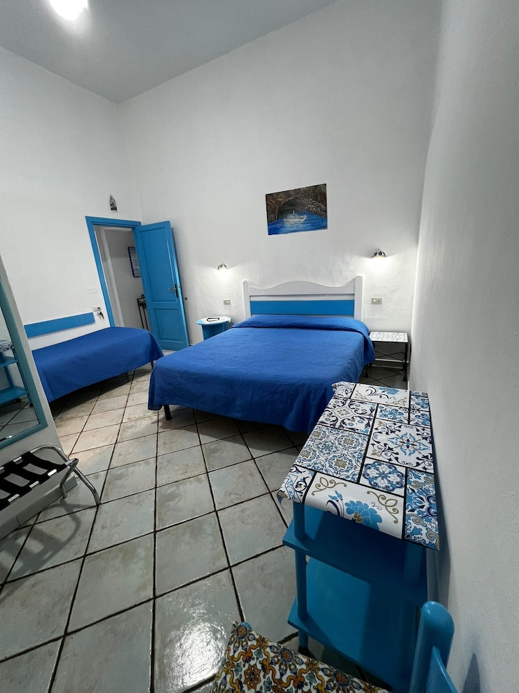 LO NARDO ACCOMMODATION