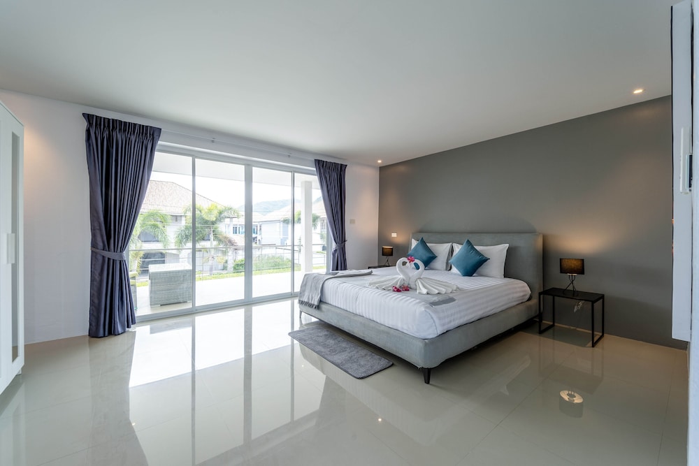 Modern 4 Bedrooms Pool Villa - VY view 5