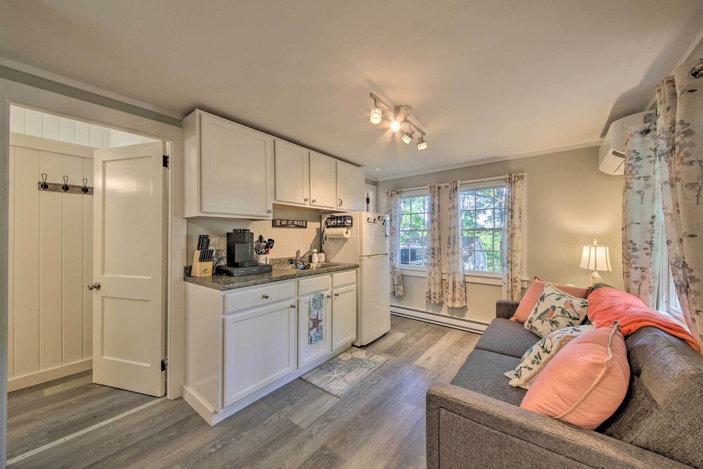 Updated Tiny House: Walk to Wiscasset Village view 3