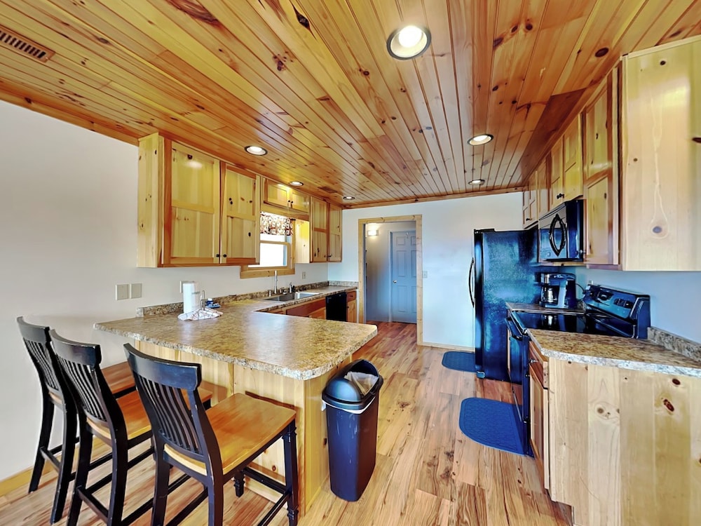 Honey Bear Hideaway by Jackson Mountain Rentals