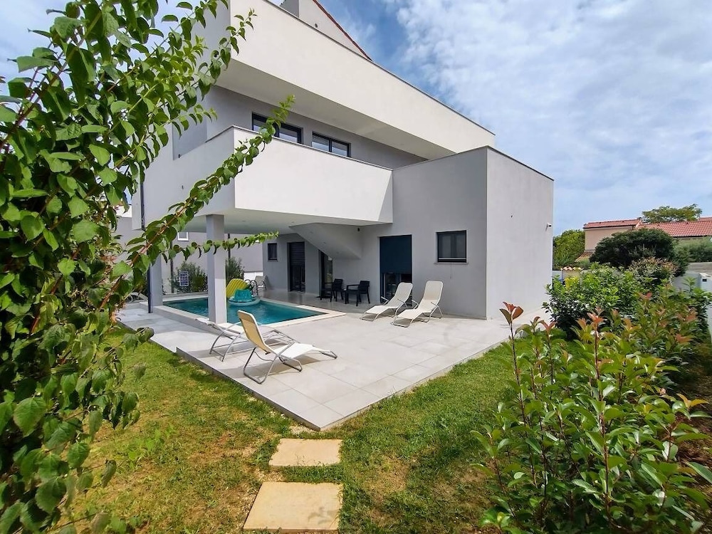 Duša - With Pool - H