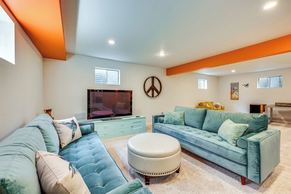 Mtn-view Home w/ Pickleball Court in Louisville!