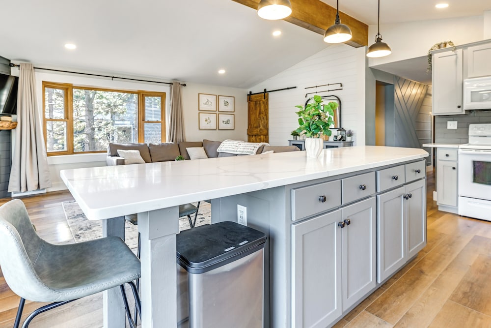 Boat Dock, Hot Tub & Deck: Lakefront Nekoosa Home!