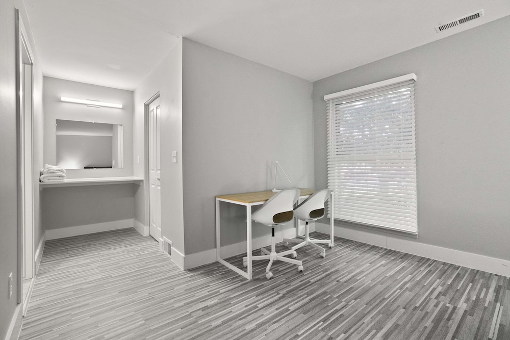 Welcoming 2BR 2BA Retreat With Modern Comforts