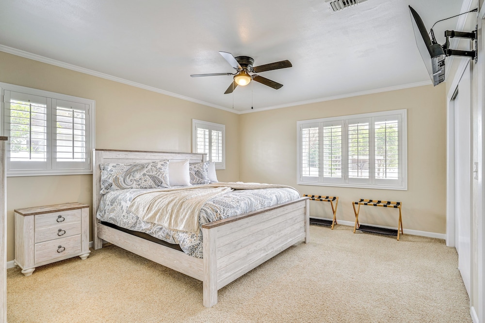 6 Mi to Legoland: Retreat w/ Pool & Fenced Yard