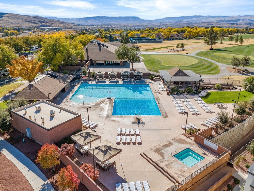 Villa #18 At Bloomington Country Club 4 Bedroom Townhouse