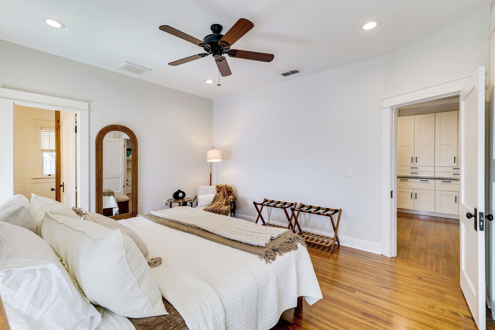 Renovated, Stylish Retreat w/ Patio in Lakeland!