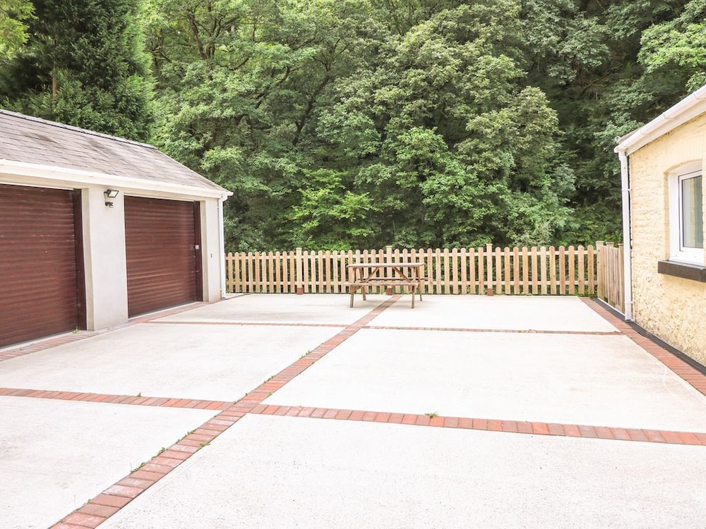 Swansea Vacations - Old Tredegar Arms - Property Image 6