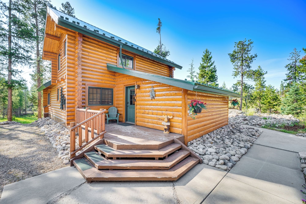 4 Mi to Rocky Mtn Nat'l Park: Cabin Near Town!