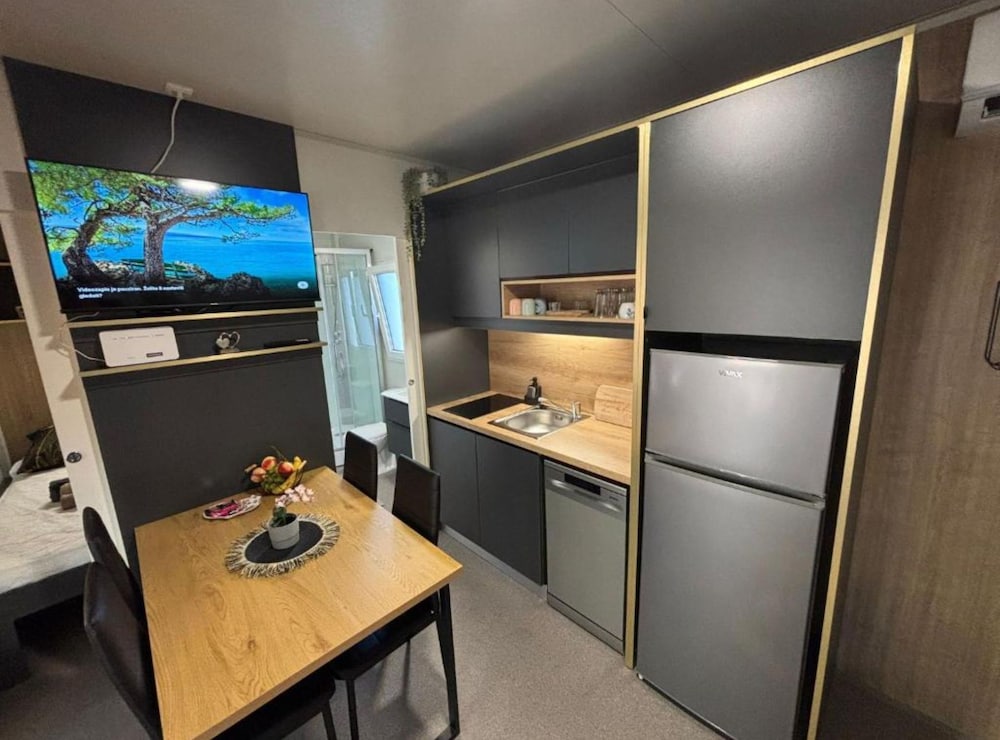 TJ Escape - Mobile Home With Hot Tub And Terrace