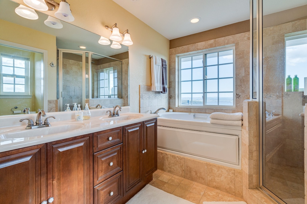 Jonestown Retreat w/ Deck: 6 Mi to Lake Travis! - Property Image 34