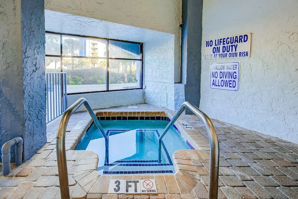 Oceanfront Resort, Great Views, King Bed, 7 Pools!