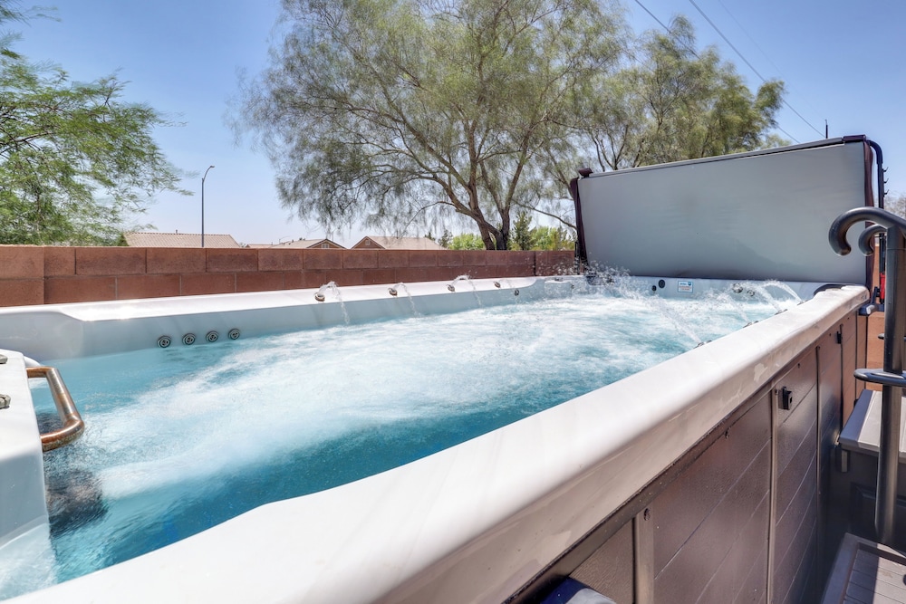 North Las Vegas Home w/ Hot Tub - 14 Mi to Strip!