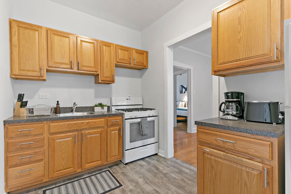 1BR Unit - Belmont J3