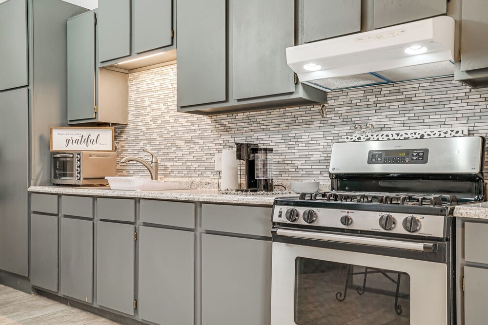 Near Casino & Shops: Cozy Apt in West El Paso!