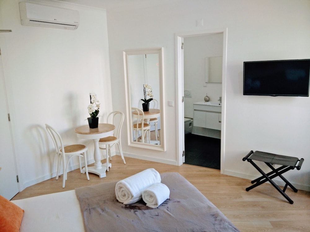 Lisbon Terrace Suites Apartment for Large Groups with Amazing Terrace