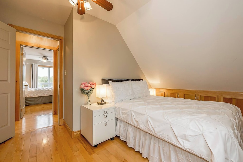 Muskoka Lakeshore Cottage Bliss