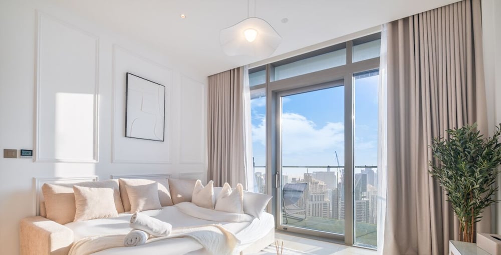 LUX The Marina Gate Sea View Suite 2