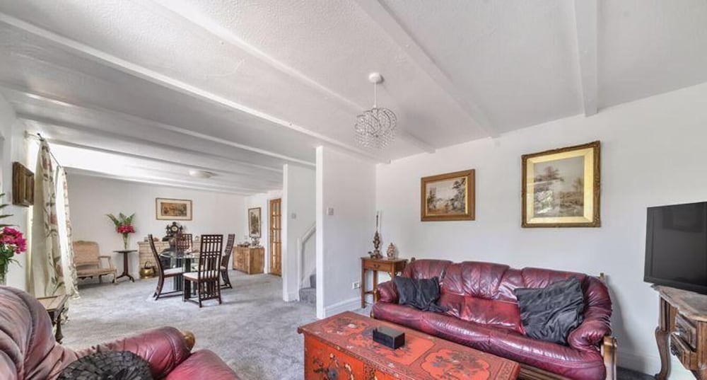 4 Bed-2 Bath-bar-pool Table-library- Xmas Venue