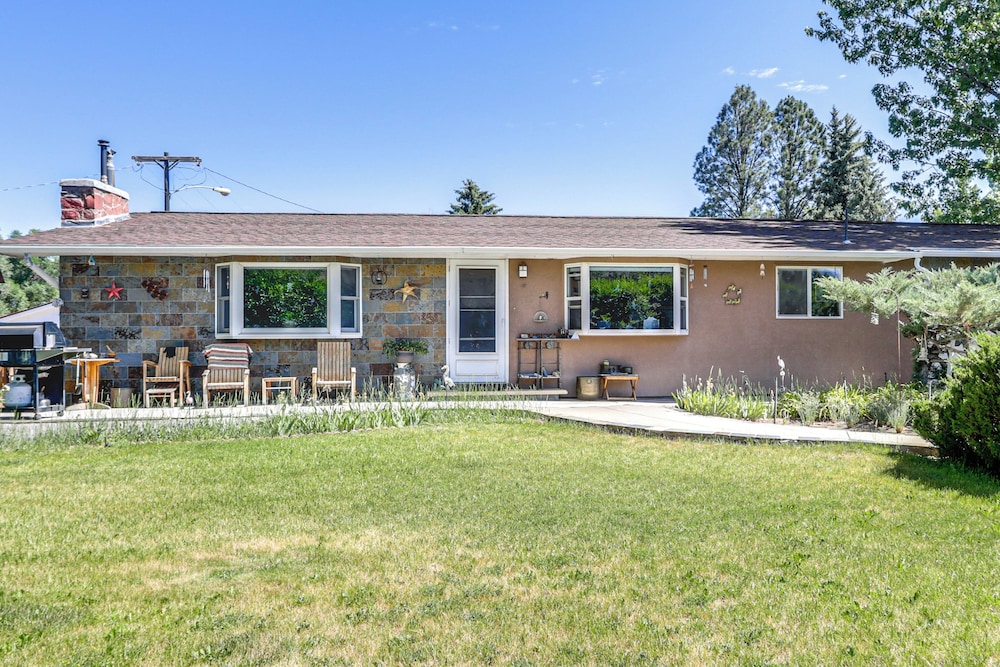Walk to Main St: Carbondale Apt w/ Shared Patio