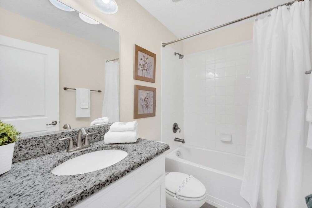 4710kings 6 Bedroom Villa by RedAwning