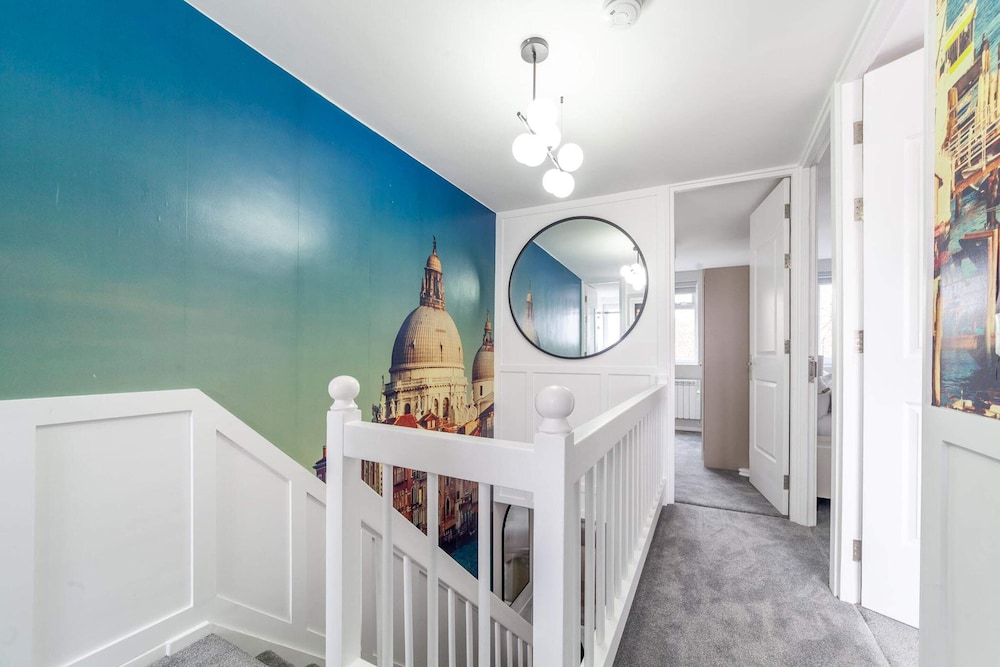 Excellent 3-bed Flat In Elephant & Castle