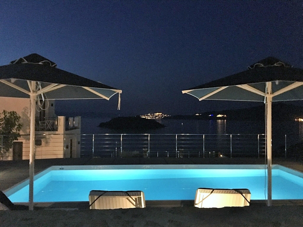 Eleia Seafront Rooms & Villas