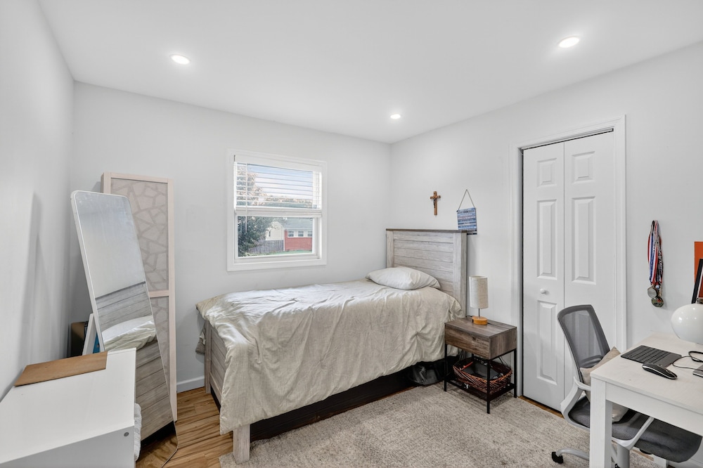 Spacious Getaway Near Dc & Potomac River 3 Bedroom Home