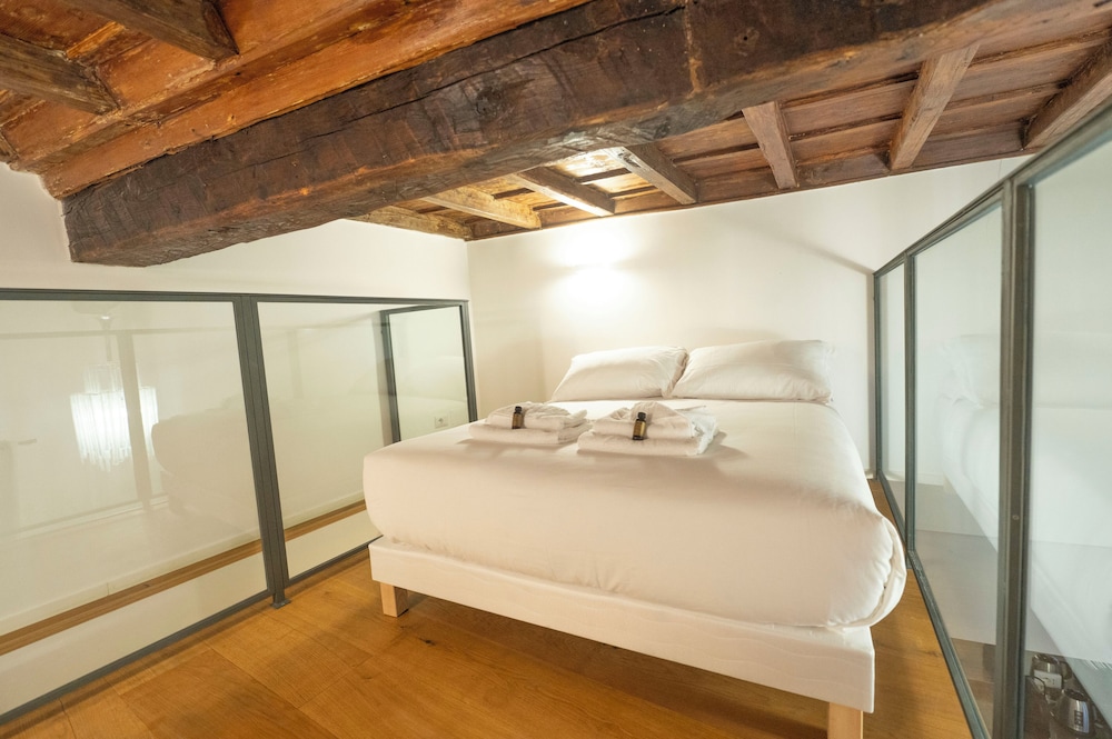 Spanish Steps Apartments