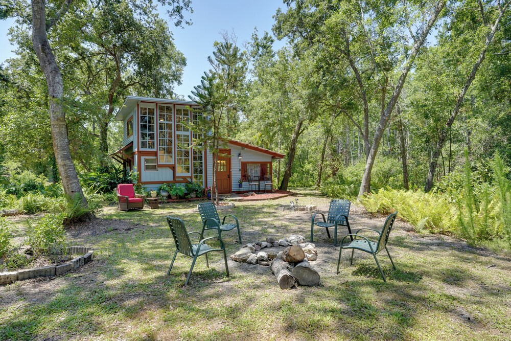 Glamping-style Cabin on 20-acre Farm Near Lutz!