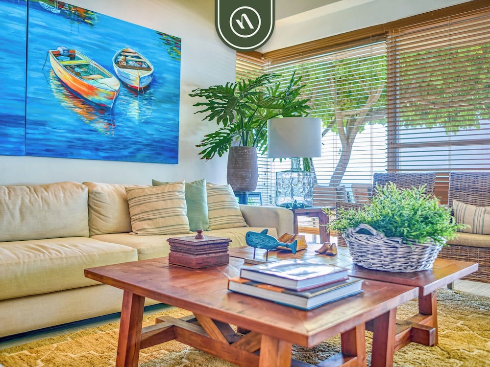 Luxury 4 BR Condo - Private Beachfront Deck With Pool