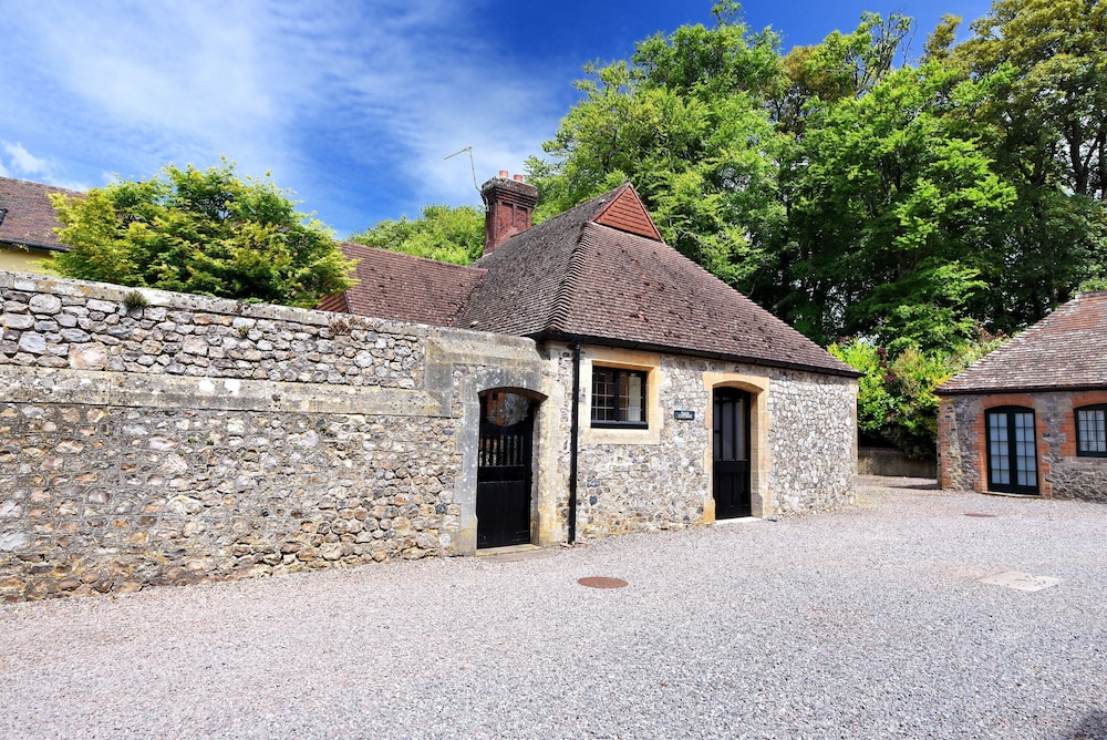 Yard Cottage