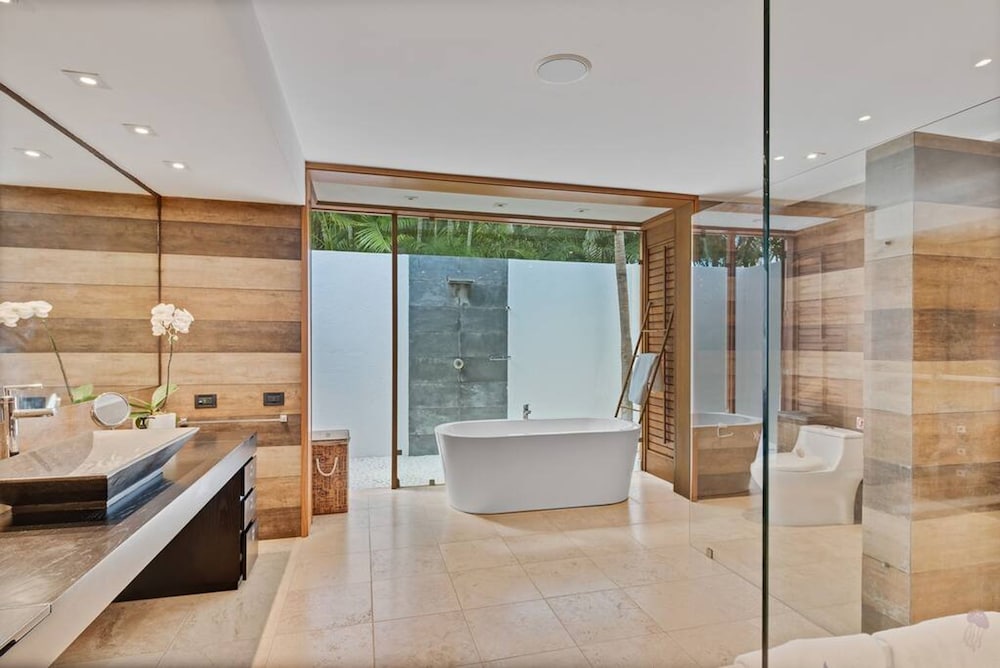 Beautifully-designed Contemporary Villa