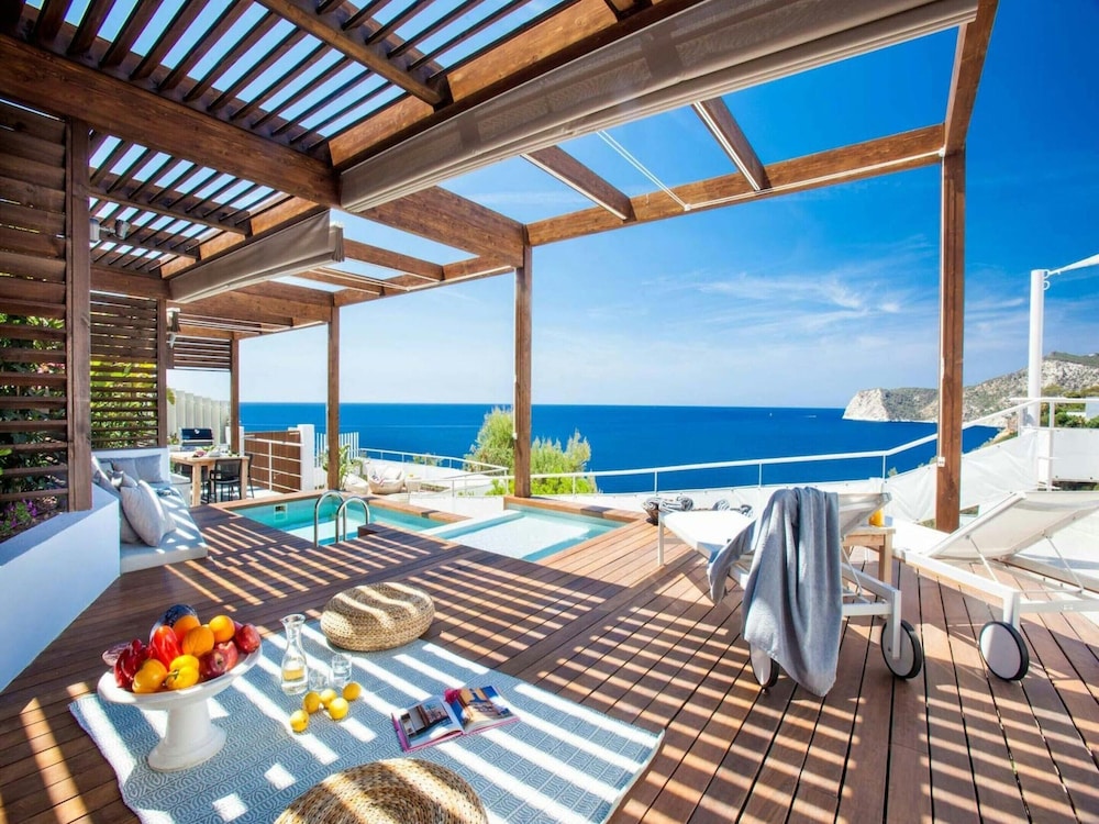Holiday Home With Private Jacuzzi