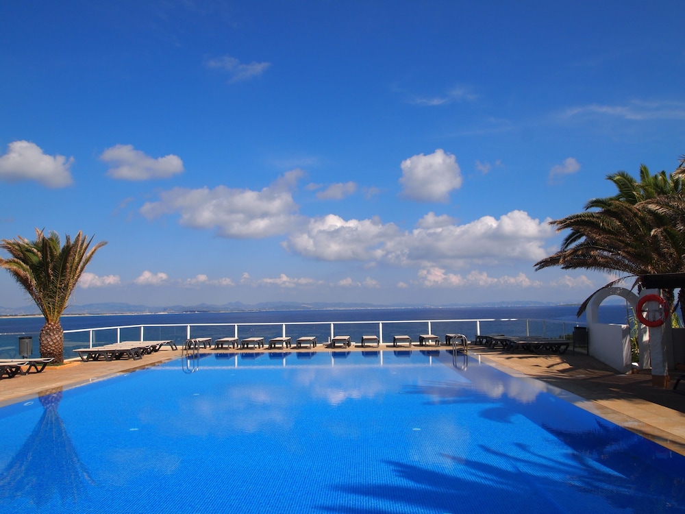 Hotel Club Sunway Punta Prima - Image 1