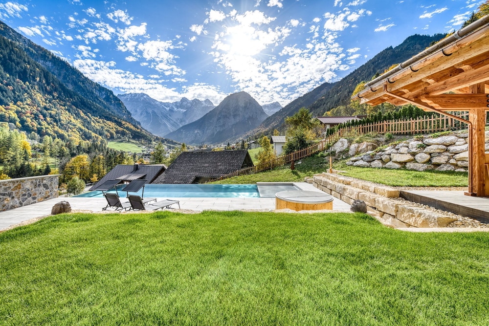 Chalet GM in Brand With 5 Bedrooms and 8 Bathrooms