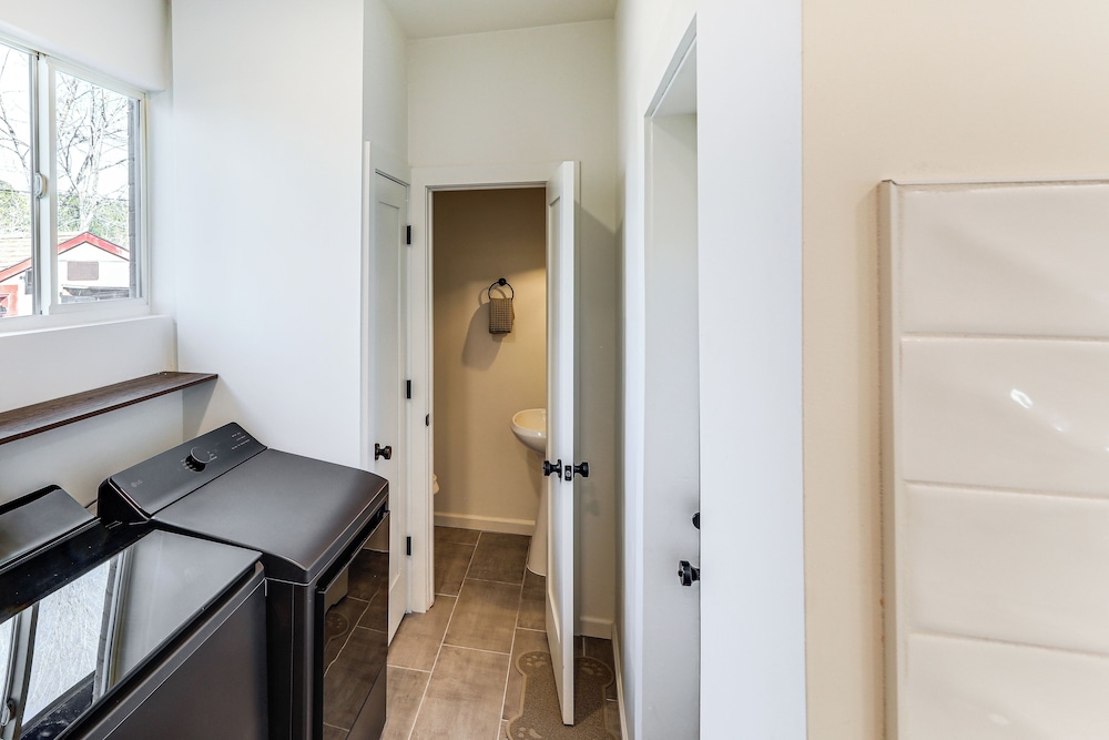 Near NAU & Dtwn! Kid-friendly Flagstaff Retreat